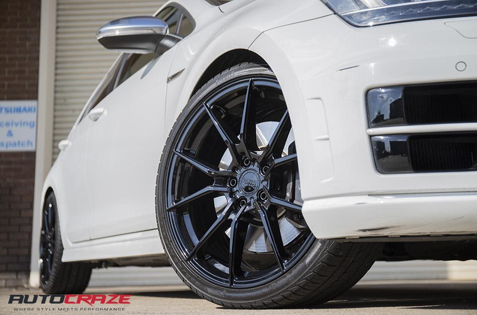 VOLKSWAGEN-GOLF-VENOM-GLOSS-BLACK